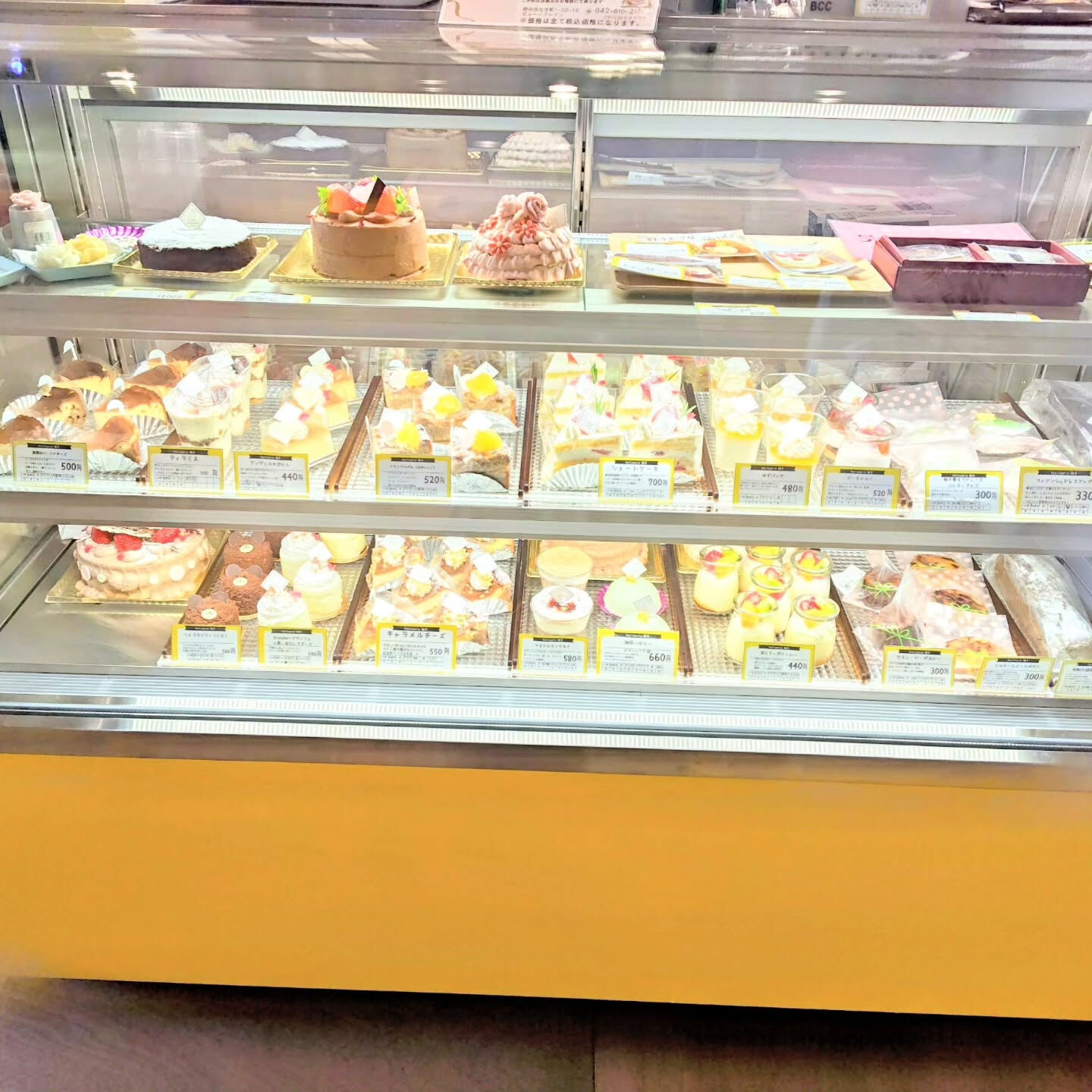 府中で、パフェや焼き菓子、ホールケーキ